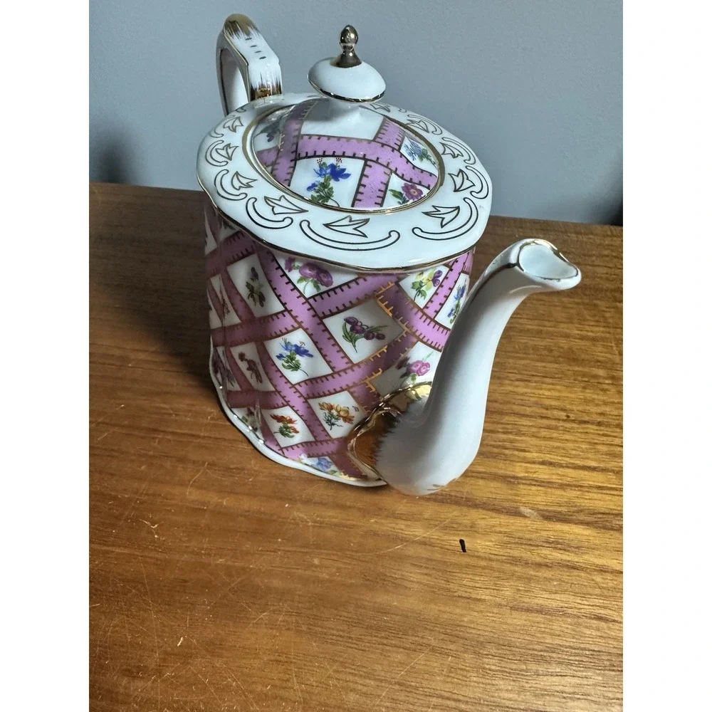 Beautiful Unique Teapot! Victoria's Garden Pink Flowery Gold Laced‎ - Picture 4 of 6